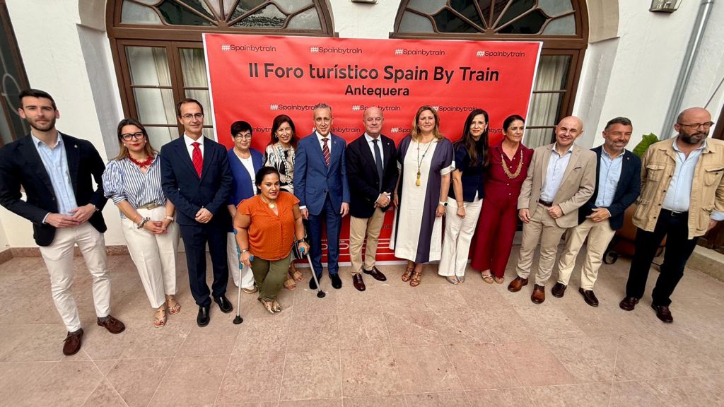 Autoridades asistentes al II Foro Turístico Spain By Train