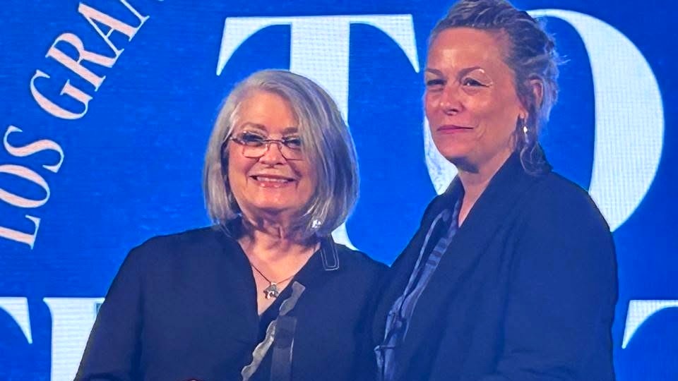 Charo Carmona, chef de Arte de Cozina, recogiendo el premio Top Tradition 2026