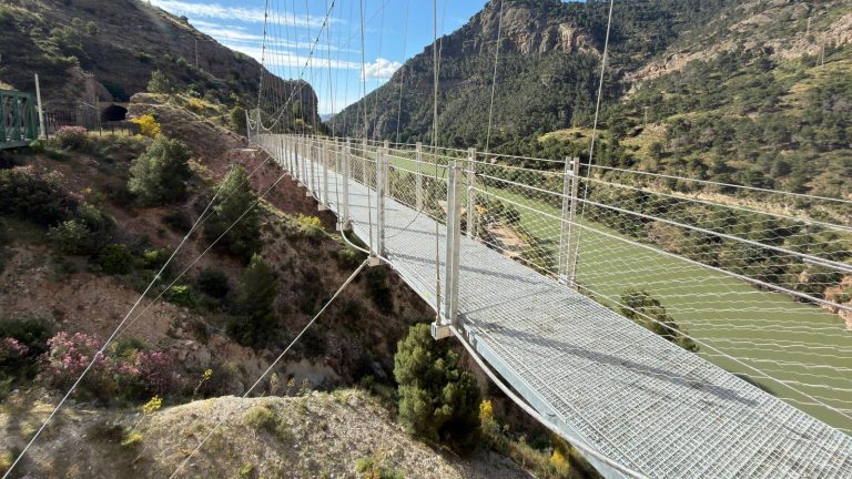 Nuevo puente colgante sobre el Caminito del Rey