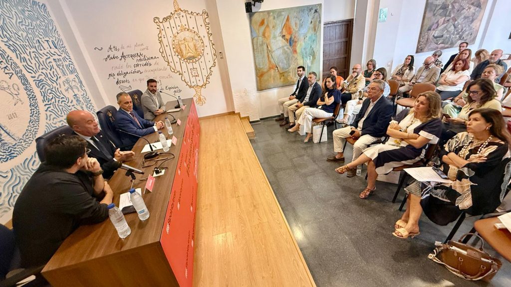 Primera nesa redonda del II Foro Turístico Spain by Train en la Academia de Nobles Artes de Antequera