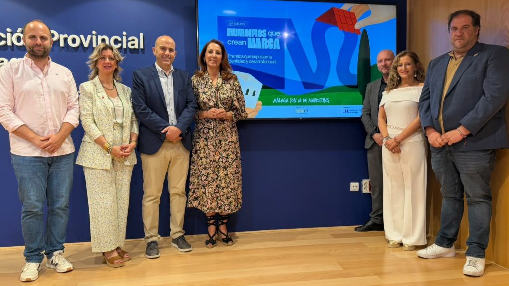 Responsables municipales, de la Diputación y el Club de Marketing Málaga en la presentación de los Premios a los Municipios que Crean Marca