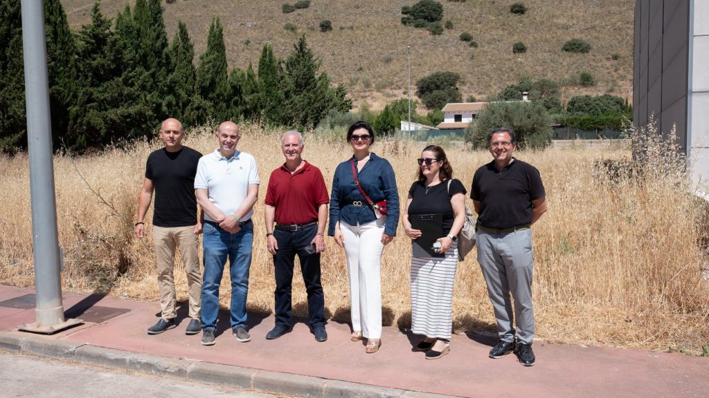 Visita del Ayuntamiento de Archidona a los terrenos del futuro vivero de empresas