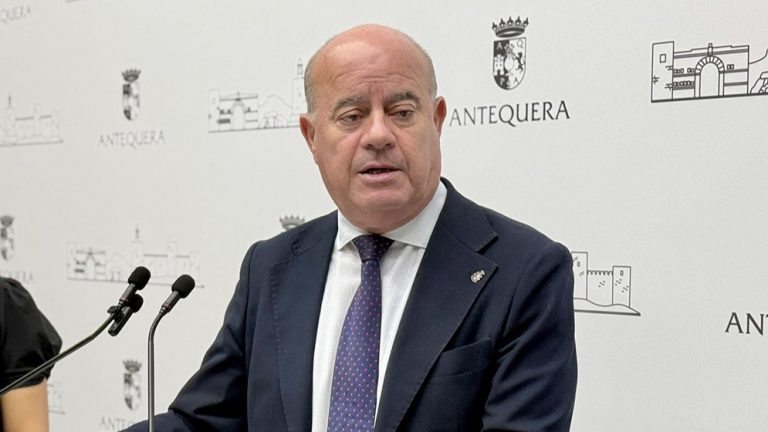 El alcalde Manolo Barón, en una comparencia en el Ayuntamiento de Antequera