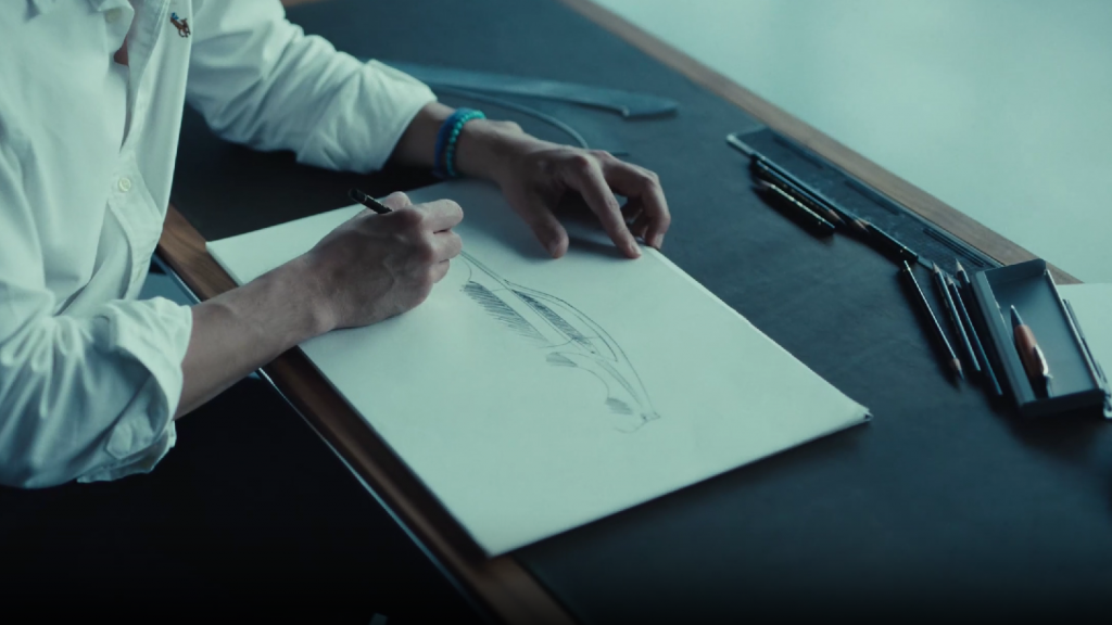 El diseñador Yasu Jordan esbozando el nuevo Bentley Torcal