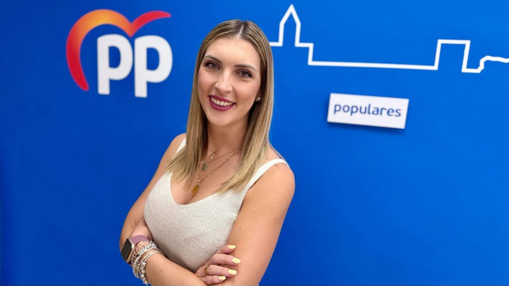 Marta González, en la sede del PP de Antequera