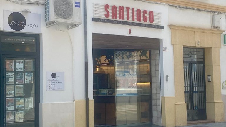 Panadería Santiago sita en la calle Carrera de Antequera