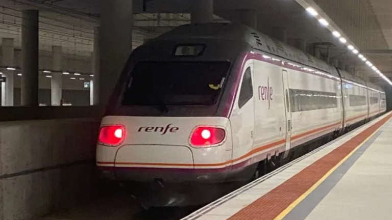Tren en la Estación Antequera AV