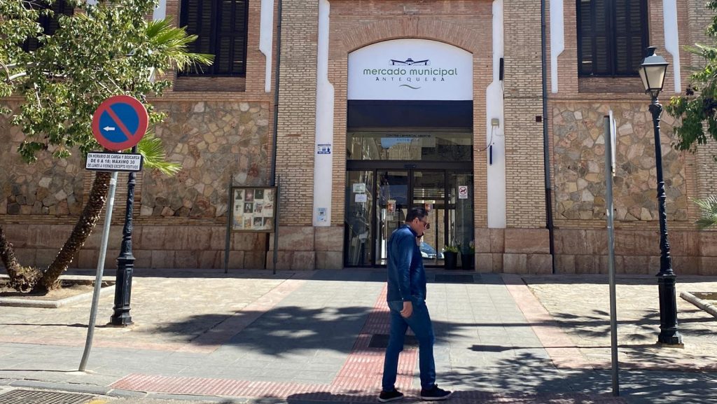 20253103 Entrada del Mercado Municipal de Antequera por la plaza San Francisco