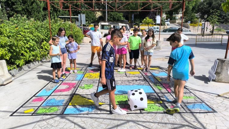 Juego de la Oca con iconos de Archidona hecho por los participantes del proyecto 'A Vila do Mañá'