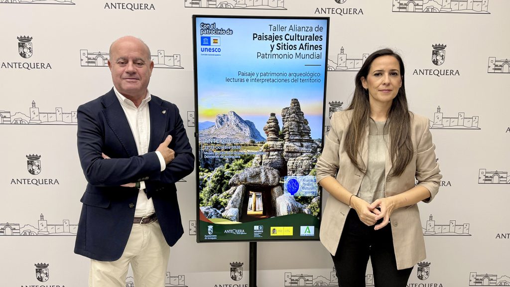 20261014 El alcalde Manolo Barón y la edil de Patrimonio Mundial, Ana Cebrián, tras la presentación del Taller Alianza de Paisajes Culturales