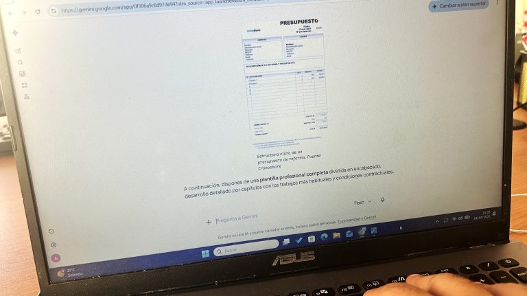 Autonómo solicitando a una aplicación de IA un modelo para hacer un presupuesto
