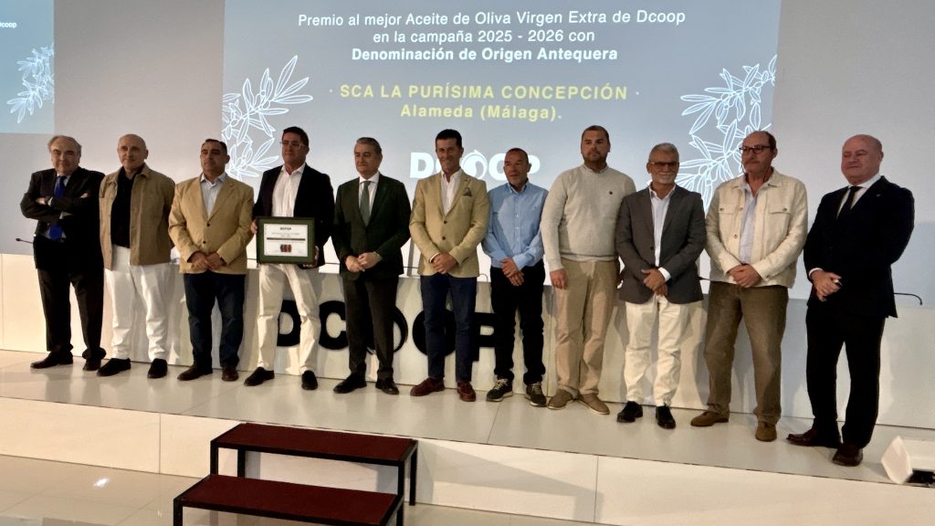 Autoridades y miembros de la SCA La Purísima Concepción de Alameda en los XXX Premios a la Calidad del Aceite de Dcoop