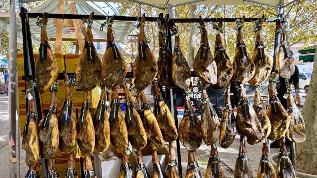 Expositor de la XVII Feria dle Jamón y productos derivados del cerdo de Campillos