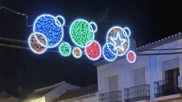 Iuminación de Navidad encendida en Cartaojal (Foto: @manolo_baron )